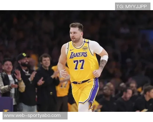 东契奇盛赞詹姆斯融入球队能力强调他多才多艺无人能挡 东契奇盛赞詹姆斯融入球队能力强调他多才多艺无人能挡